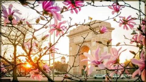 De grote steden van Roemenië bezoeken aan het begin van de lente: Boekarest, Timișoara, Cluj