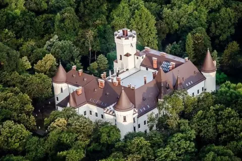 Das Schloss Károlyi, symbolisch „Peleș Siebenbürgens“ genannt