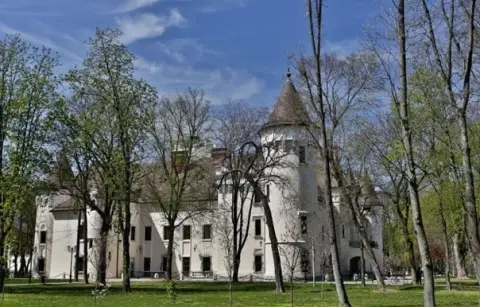 Das Schloss Károlyi, symbolisch „Peleș Siebenbürgens“ genannt