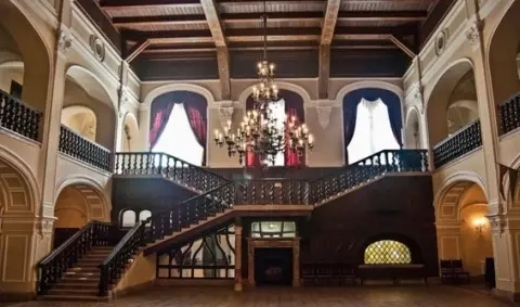 Das Schloss Károlyi, symbolisch „Peleș Siebenbürgens“ genannt