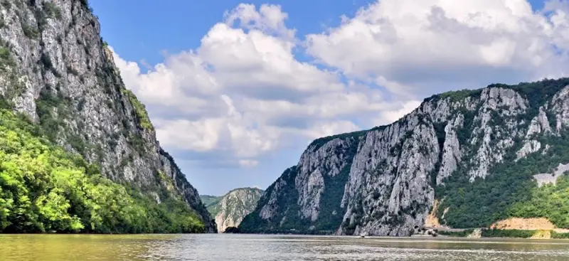 Welche Sehenswürdigkeiten können wir im Donau-Engtal (Clisura Dunării) besichtigen?