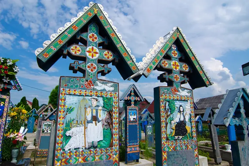 Der Fröhliche Friedhof von Săpânța, eine der wichtigsten Attraktionen der Maramureș