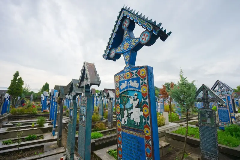 Der Fröhliche Friedhof von Săpânța, eine der wichtigsten Attraktionen der Maramureș