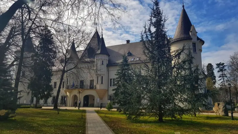 Das Schloss Károlyi, symbolisch „Peleș Siebenbürgens“ genannt