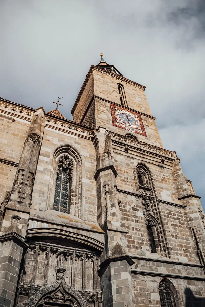 Buitenkant van de Zwarte Kerk in Brașov